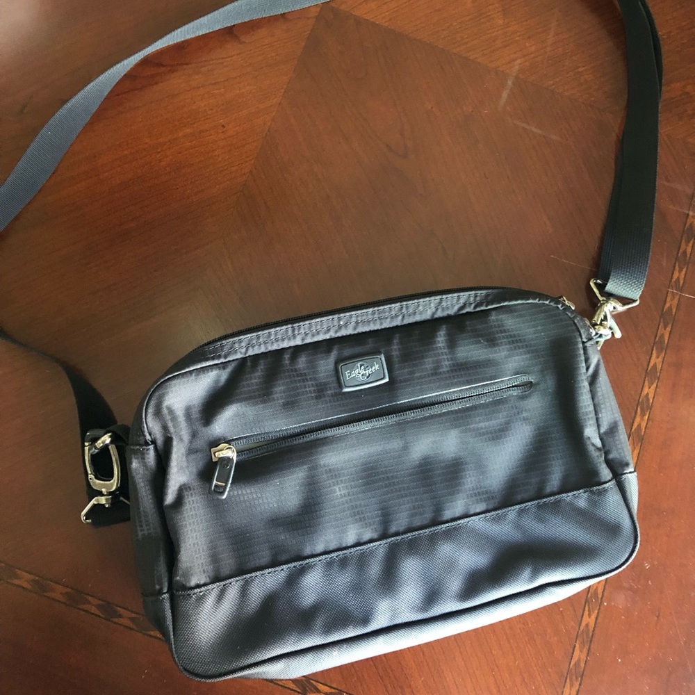 Eagle Creek Crossbody Fanny Pack travel bag